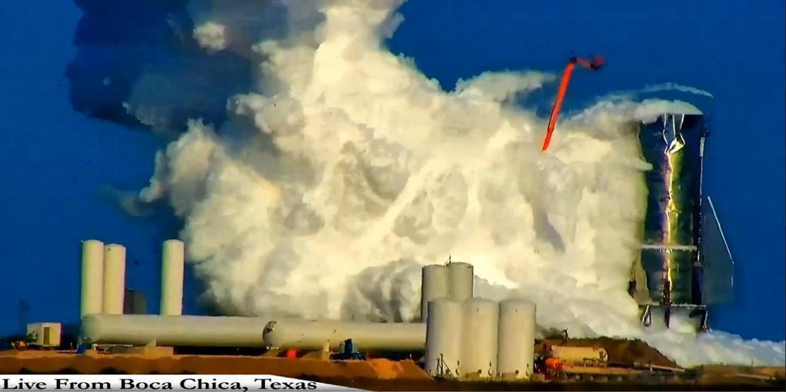 SpaceX roketi, test sırasında patladı