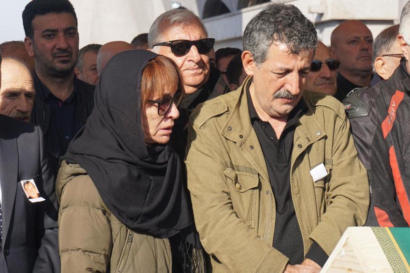 Usta yönetmen Tunç Başaran son yolculuğuna uğurlandı - Son Dakika Flaş ...