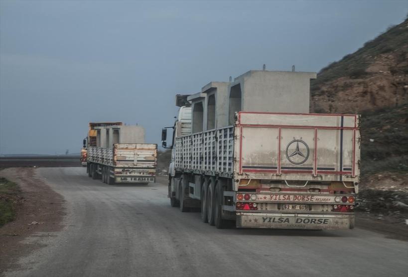 Suriye sınırındaki birliklere beton mevzi sevkiyatı