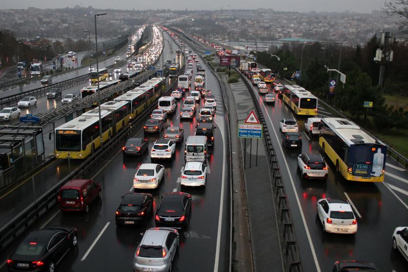 İstanbulda trafik yoğunluğu yüzde 80e ulaştı