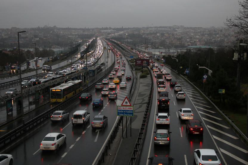 İstanbulda trafik yoğunluğu yüzde 80e ulaştı