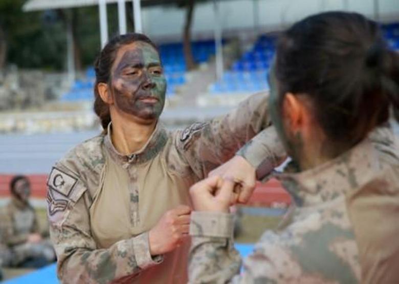Türkiyenin ilk kadın komando astsubayları göreve hazır