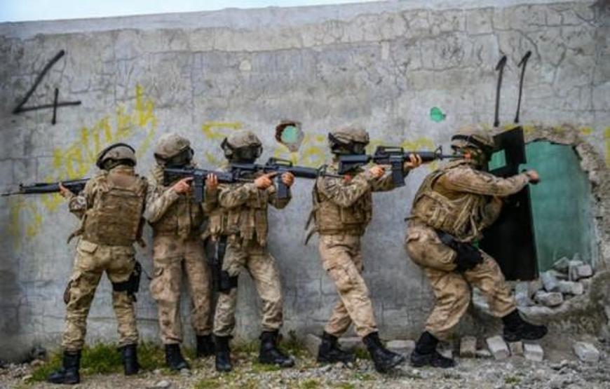 Türkiyenin ilk kadın komando astsubayları göreve hazır