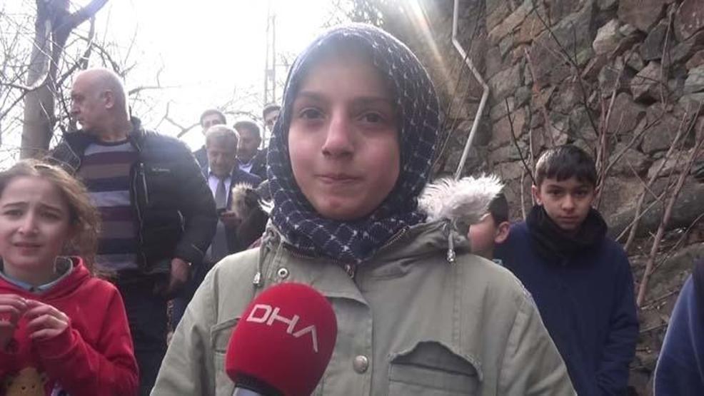 384 basamaklı merdivenle okullarına ulaşıyorlar