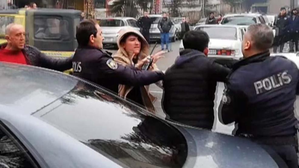 Kadın müşteri çay bahçesinde ortalığı birbirine kattı