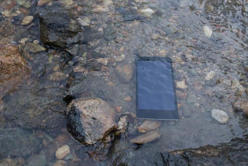 Suya düşen telefonu kurtarmak için... İşte adım adım yapmanız gerekenler