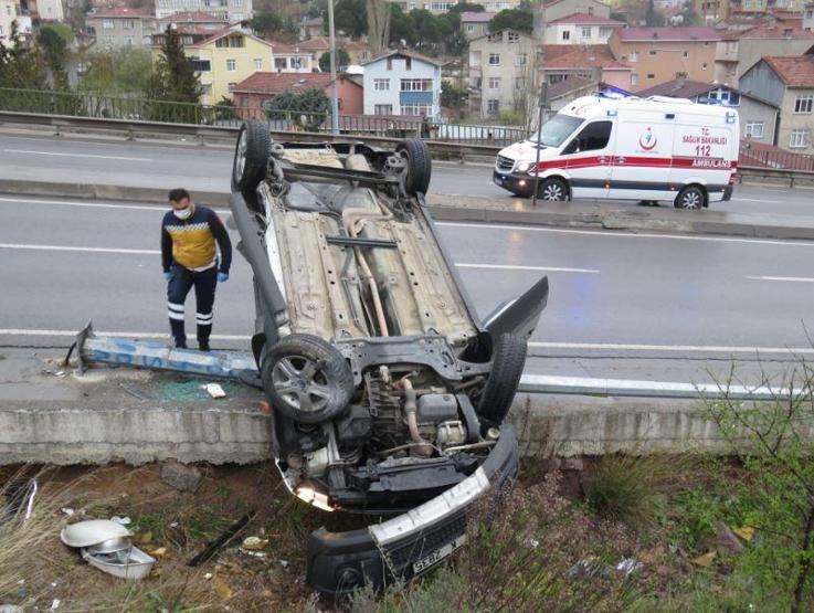 Doktor takla atıp ters dönen araçtan yaralı kurtuldu