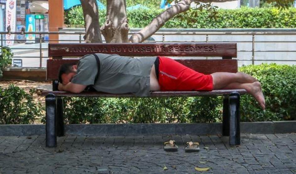 Antalyada termometreler 40 dereceyi gösterdi