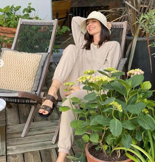 Yasemin Özilhanın terliklerinin fiyatı şoke etti