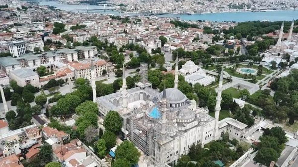 Sultanahmet Camii ilk Cuma namazı için dezenfekte edildi