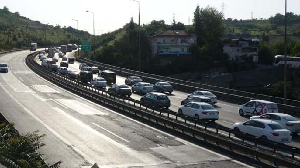 TEM Otoyolu Kocaeli geçişinde tatilci yoğunluğu