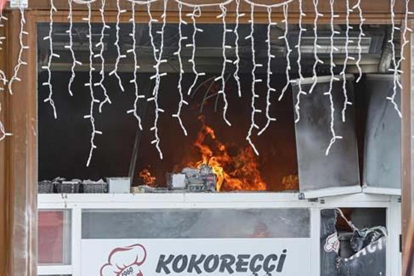 Benzinlikteki kokoreççide yangın