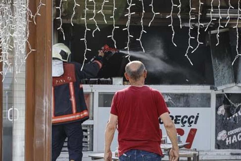 Benzinlikteki kokoreççide yangın
