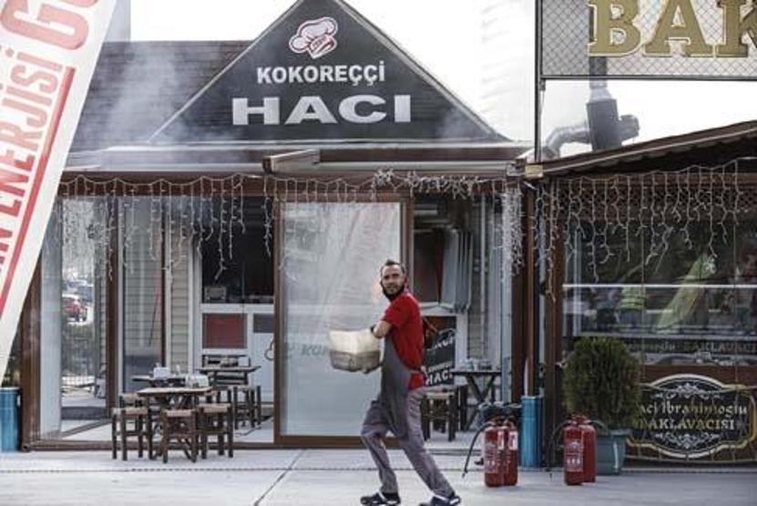 Benzinlikteki kokoreççide yangın
