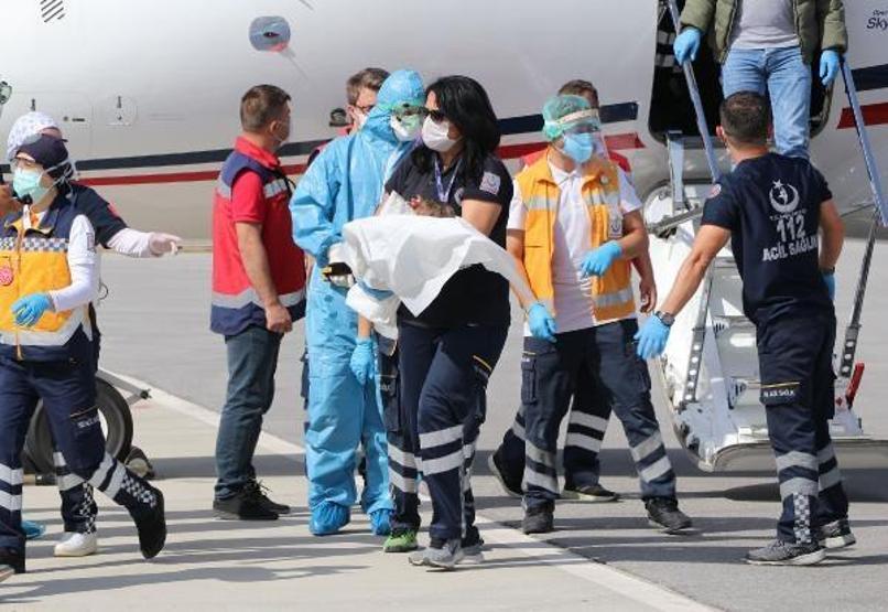 Son dakika... Londrada operasyonla ayrılan siyam ikizleri Türkiyede