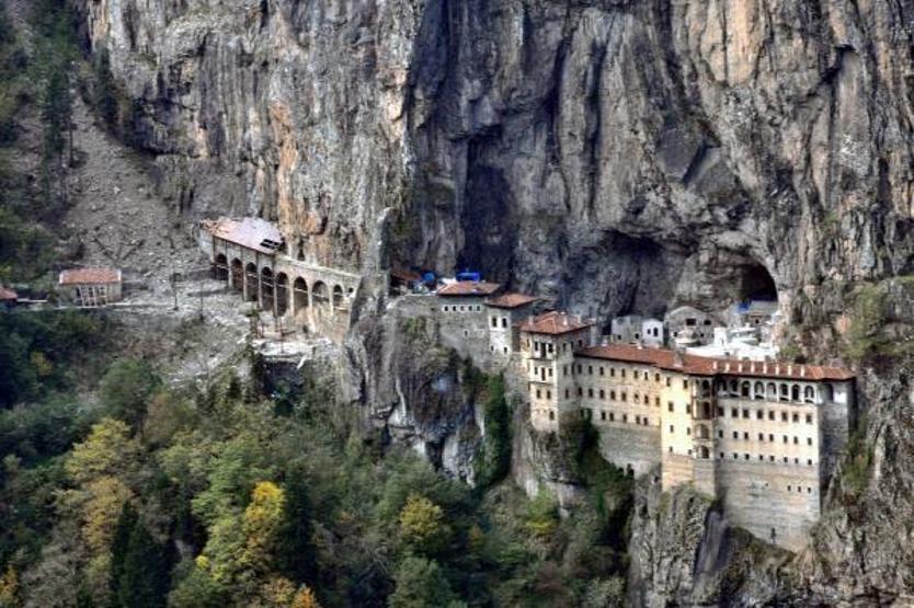 Son dakika... Sümela Manastırı’nda 5 yıl aradan sonra yapılacak ayin için geldiler