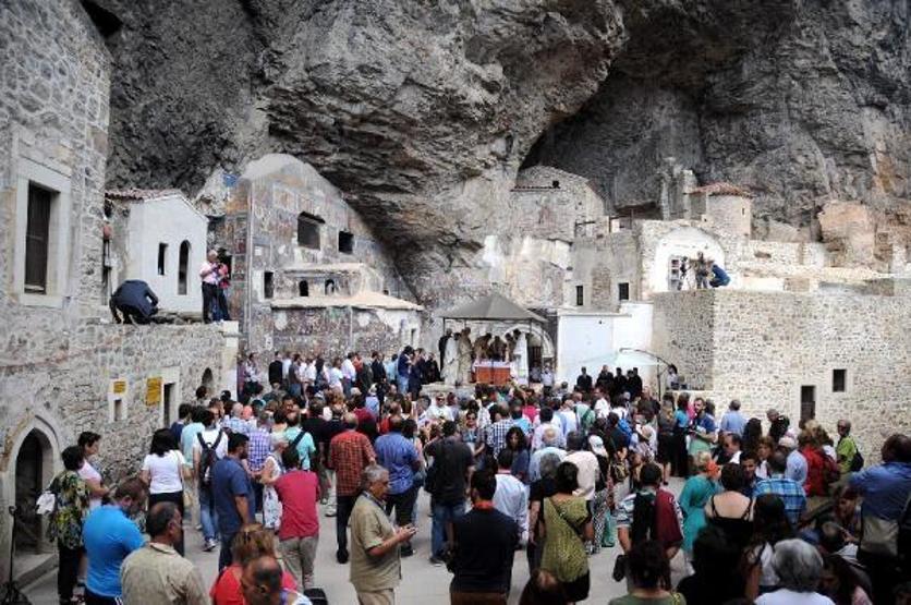 Son dakika... Sümela Manastırı’nda 5 yıl aradan sonra yapılacak ayin için geldiler