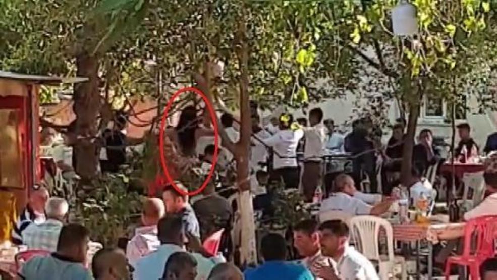 Son dakika... Mahalle meydanında, koronavirüse rağmen dansözlü düğün
