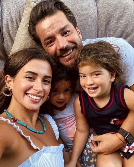 Buse Terimden aile pozu