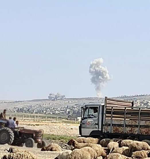 Son dakika... Rus uçakları, Suriye'nin İdlib kentinin güneyini bombalıyor
