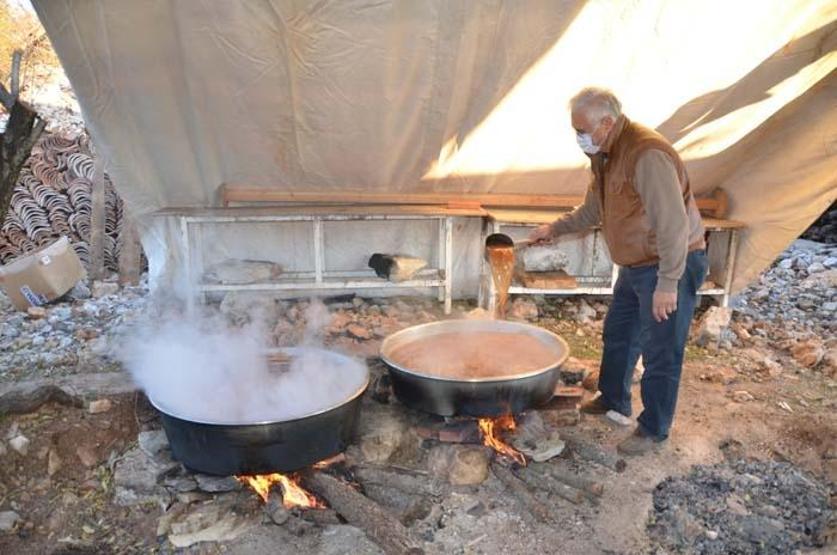 Doğal şifa kaynağı Toroslardan toplanıyor sadece pekmez olarak tüketiliyor