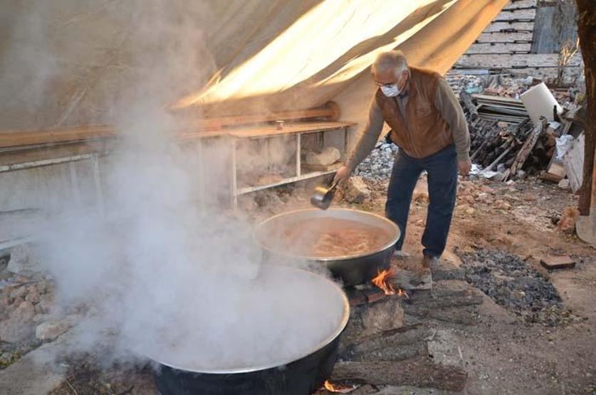 Doğal şifa kaynağı Toroslardan toplanıyor sadece pekmez olarak tüketiliyor