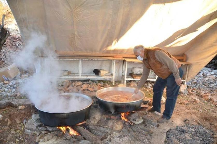 Doğal şifa kaynağı Toroslardan toplanıyor sadece pekmez olarak tüketiliyor