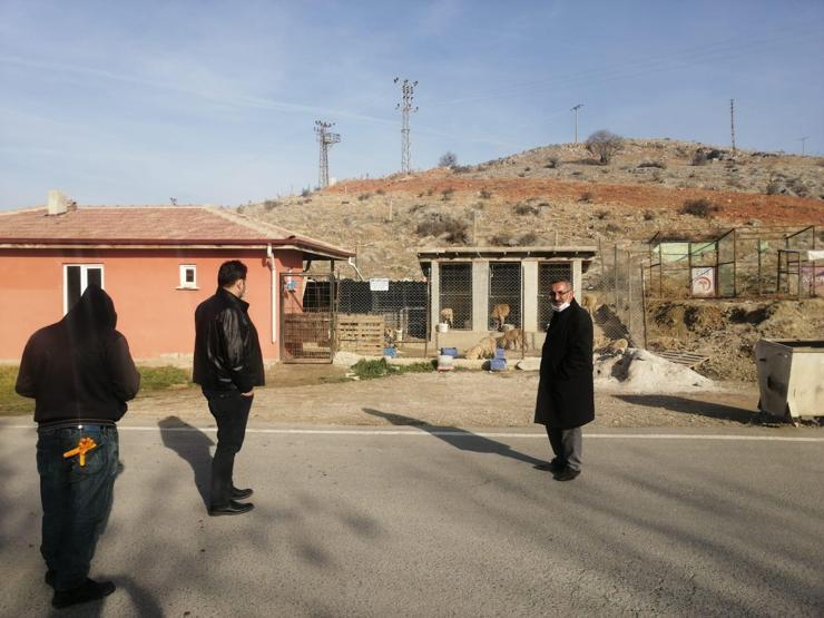 Boş arazide baygın halde bulundular Belediye koruma altına aldı