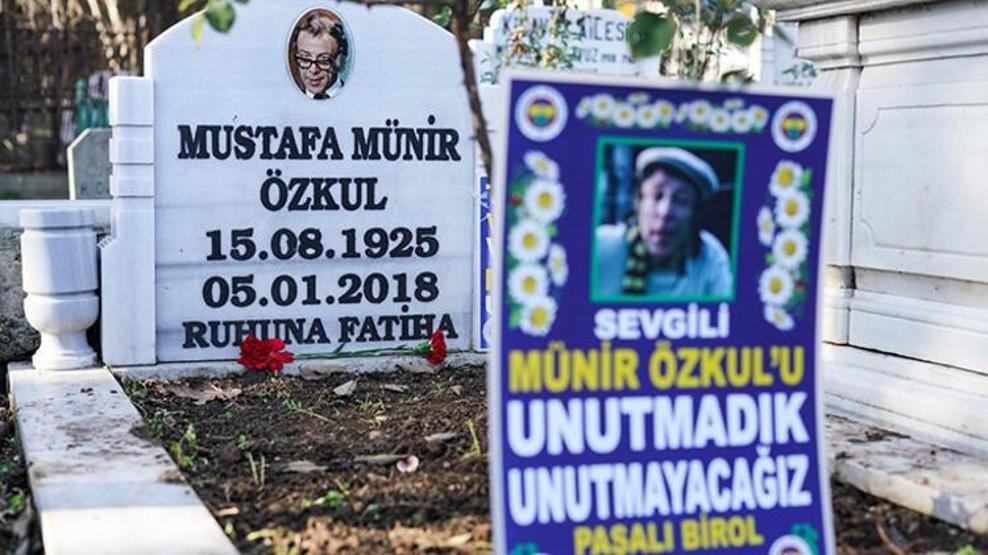Münir Özkul ölümünün üçüncü yıldönümünde sevenleri tarafından anıldı