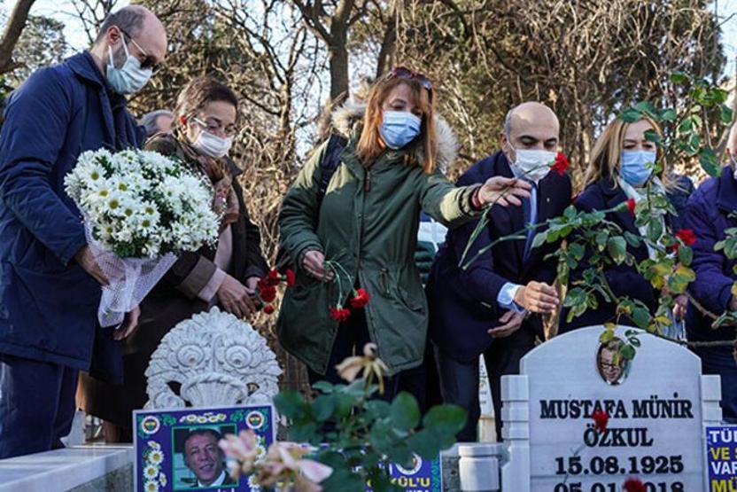 Münir Özkul ölümünün üçüncü yıldönümünde sevenleri tarafından anıldı