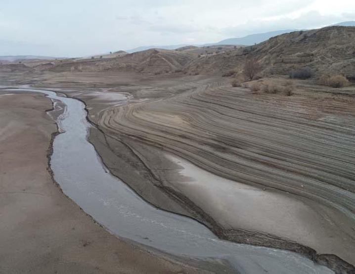 Sivasta barajdan geriye nehir yatağı kaldı