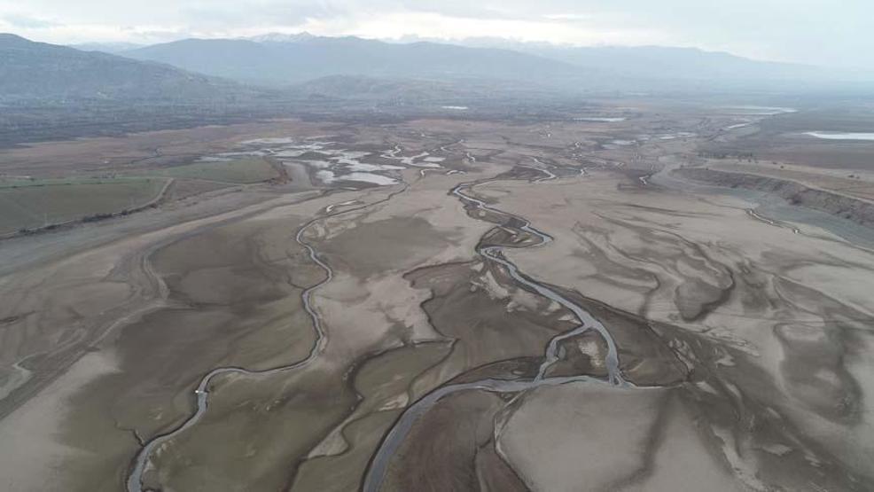 Sivasta barajdan geriye nehir yatağı kaldı