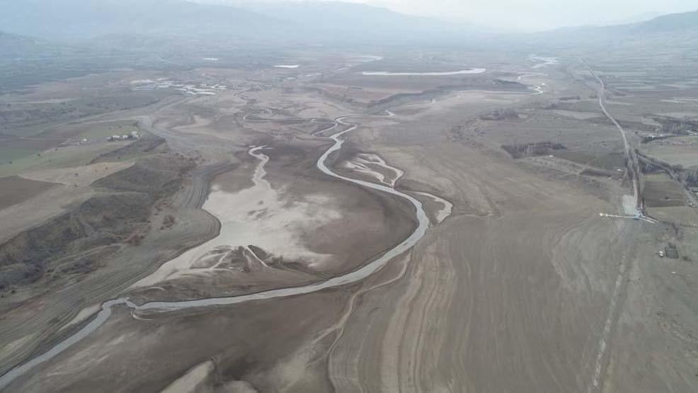 Sivasta barajdan geriye nehir yatağı kaldı