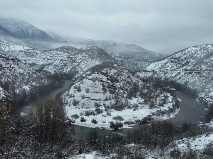 Munzur Vadisi beyaza büründü; kartpostallık görüntüler oluştu