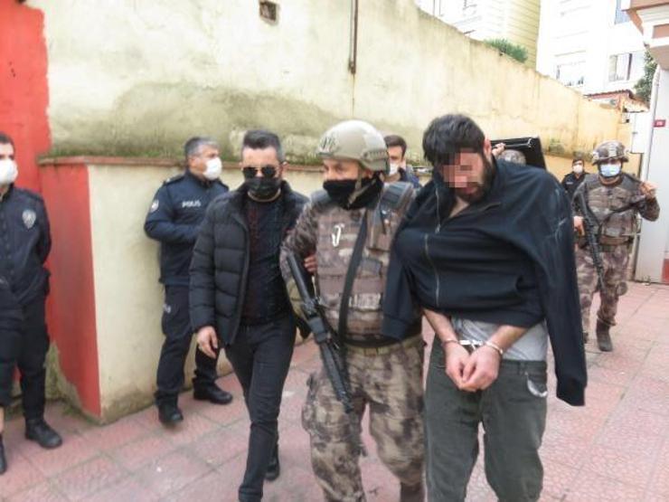 Ataşehir’de hareketli dakikalar : Özel harekat ekipleri sevk edildi