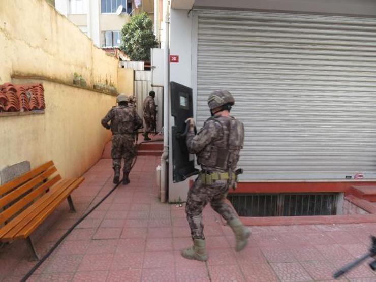 Ataşehir’de hareketli dakikalar : Özel harekat ekipleri sevk edildi