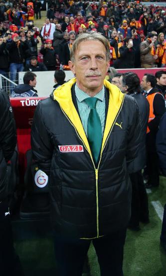 Son dakika... Serhat Akın Fenerbahçenin yeni hocasını açıkladı
