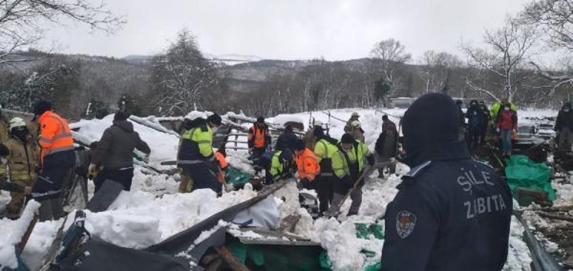 Şilede ahır çöktü: Hayvanlar enkaz altında kaldı