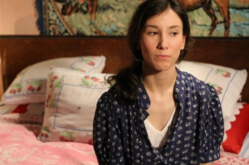 Sibel Kekilli video konferans üzerinden performans sergiledi