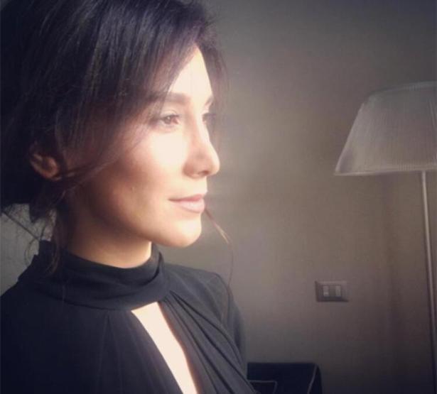 Sibel Kekilli video konferans üzerinden performans sergiledi