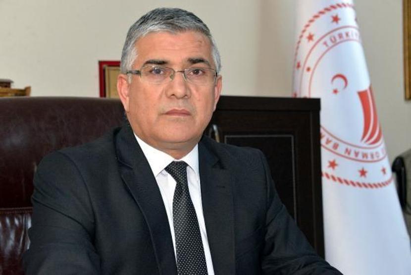 Yaban keçilerinin peşine düşen avcılar fotokapana yakalandı