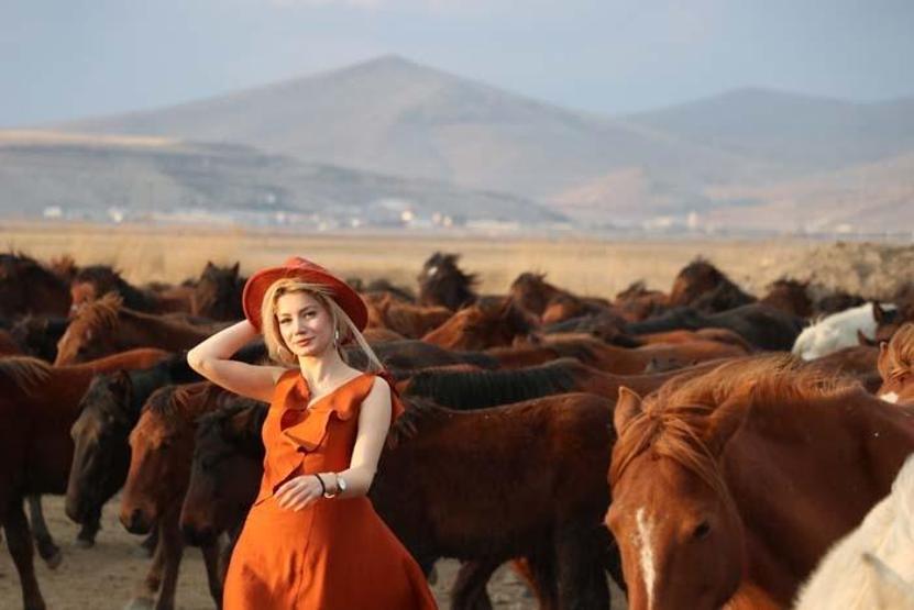 Fotoğraf tutkunlarının yeni gözdesi; Yılkı atlarıyla ünlü Hürmetçi Sazlığı