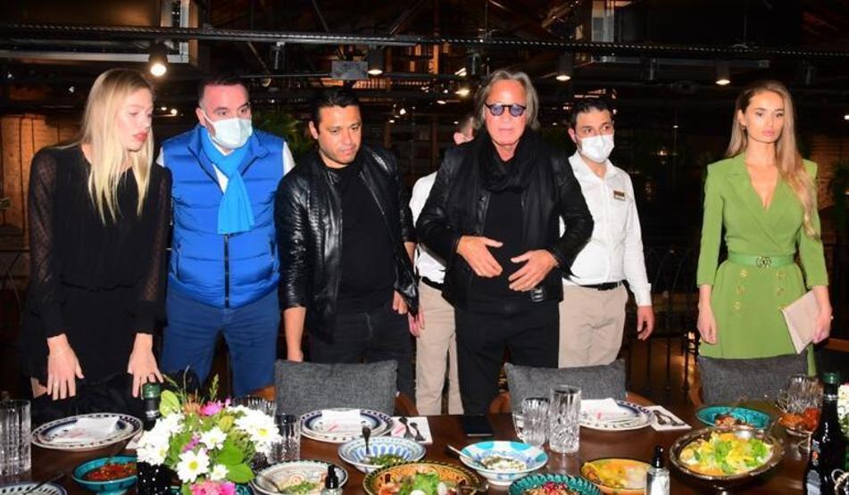 Mohamed Hadid kızları Gigi ve Bellanın Arapça isimlerini açıkladı