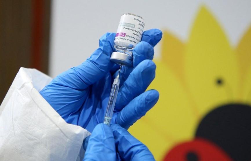 Kanadadan Oxford/AstraZeneca kararı: Aşının 55 yaş altına uygulanması durduruldu