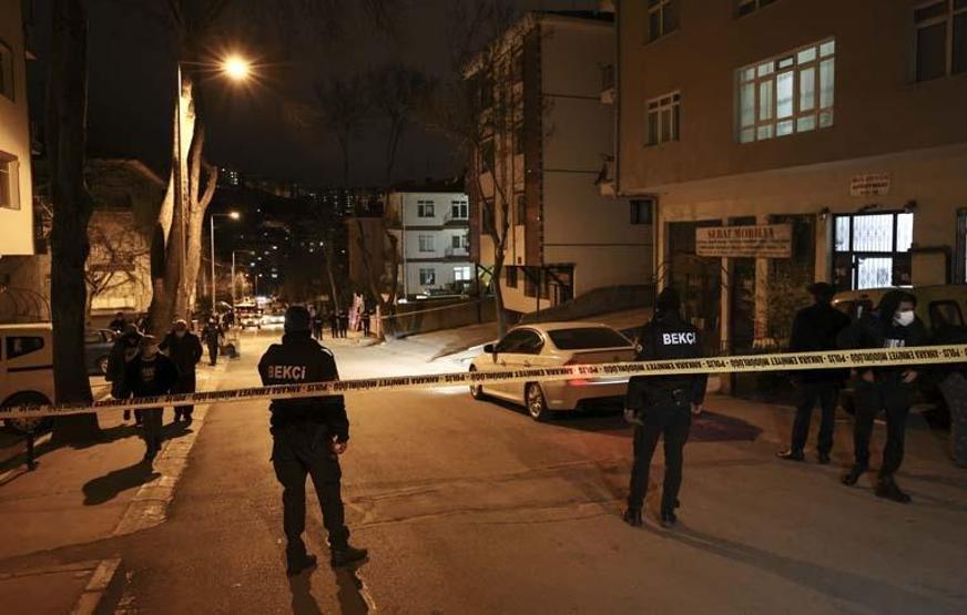 Ankarada çökme tehlikesi nedeniyle 8 katlı bina boşaltıldı