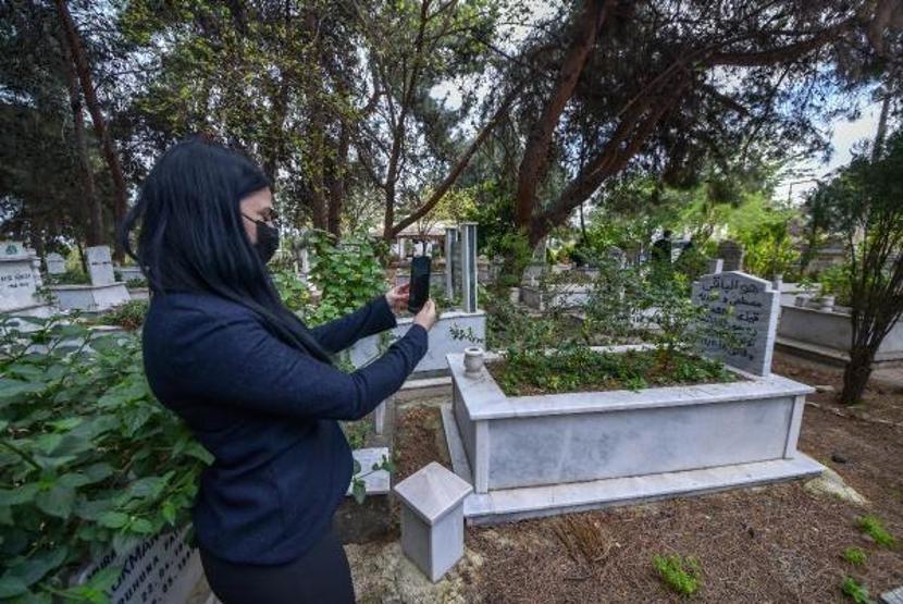 Annenin mezarına görüntülü ziyaret