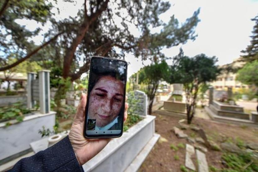 Annenin mezarına görüntülü ziyaret