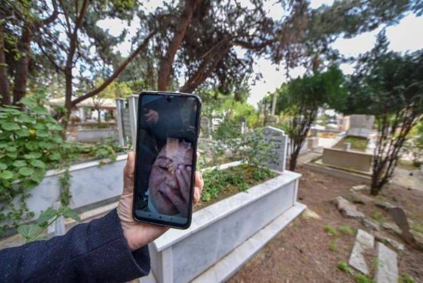 Annenin mezarına görüntülü ziyaret