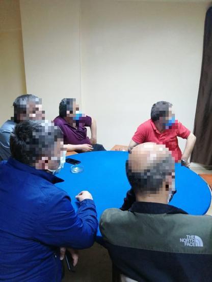 Kocaelide kumar baskınında yakalanan 25 kişiye ceza kesildi
