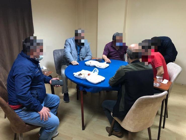 Kocaelide kumar baskınında yakalanan 25 kişiye ceza kesildi